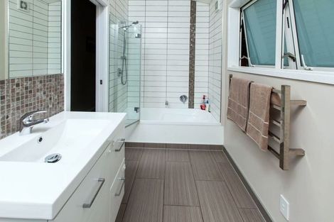 Photo of property in 25 Blakeborough Drive, Forrest Hill, Auckland, 0620