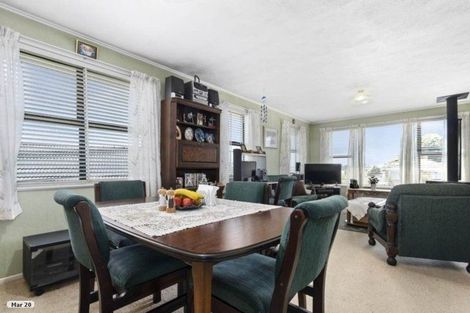 Photo of property in 24 School Road, Te Atatu South, Auckland, 0610