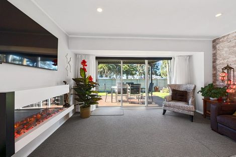 Photo of property in 1/252 Hibiscus Coast Highway, Orewa, 0931