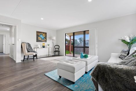 Photo of property in 1/100 Shifnal Drive, Randwick Park, Auckland, 2105