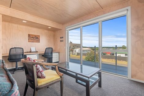 Photo of property in 1 Roore Street, Foxton Beach, Foxton, 4815