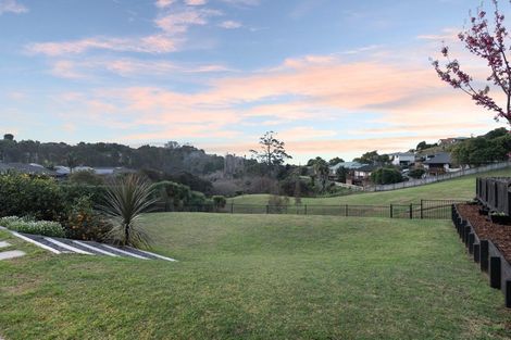 Photo of property in 122 Oteki Park Drive, Welcome Bay, Tauranga, 3112