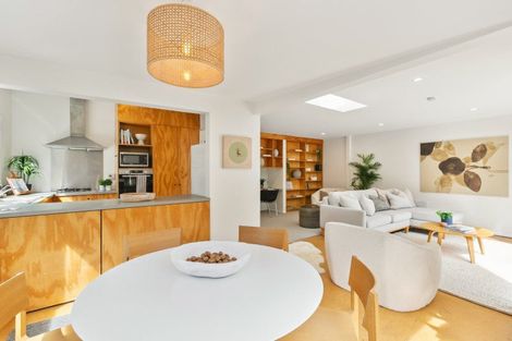 Photo of property in 174 Queens Drive, Lyall Bay, Wellington, 6022