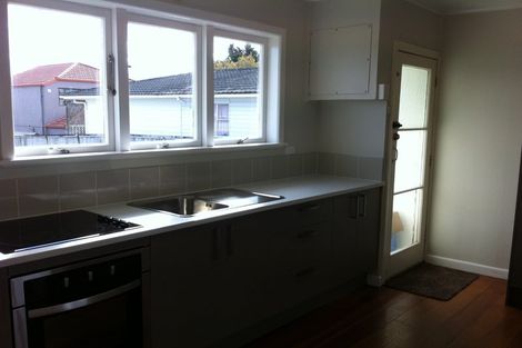 Photo of property in 868 East Coast Road, Northcross, Auckland, 0630