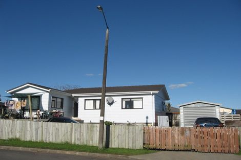 Photo of property in 2/5 Senecio Place, Weymouth, Auckland, 2103