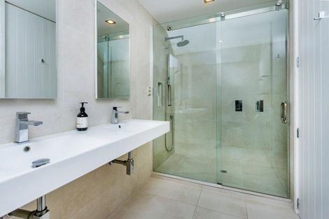 Photo of property in 306 Hurstmere Road, Takapuna, Auckland, 0622