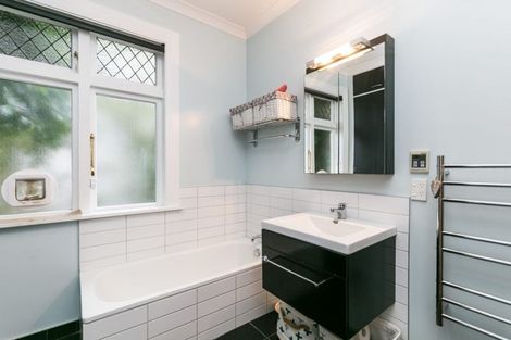 Photo of property in 105 Mortimer Terrace, Brooklyn, Wellington, 6021