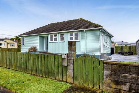 Photo of property in 1 Malone Place, Hawera, 4610