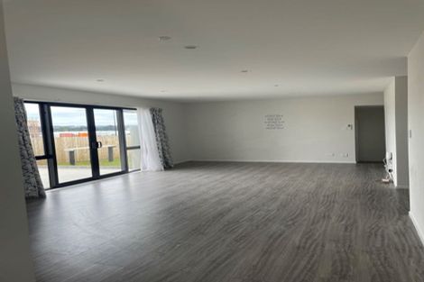 Photo of property in 18 Otohikawa Avenue, Glenbrook, 2681