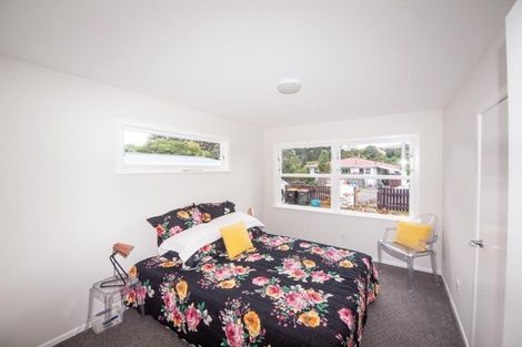 Photo of property in 35 Oswald Crescent, Paparangi, Wellington, 6037