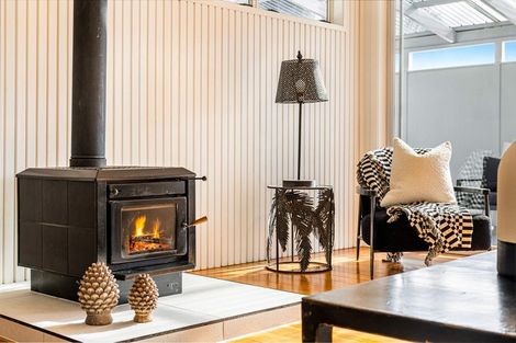 Photo of property in 2/1c Bank Street, Hillcrest, Auckland, 0627