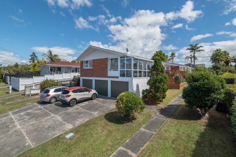 Photo of property in 1/5 Onepoto Road, Hauraki, Auckland, 0622