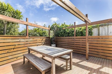 Photo of property in 16u7 Black Rock Road, Newlands, Wellington, 6037
