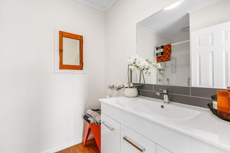 Photo of property in 207 Sturges Road, Henderson, Auckland, 0612