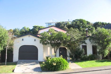 Photo of property in 21 Te Kiteroa Grove, Churton Park, Wellington, 6037