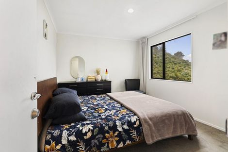 Photo of property in 2/19 Onslow Road, Khandallah, Wellington, 6035
