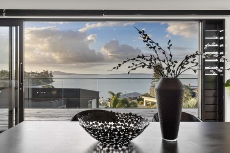 Photo of property in 16 Island View Terrace, Cockle Bay, Auckland, 2014