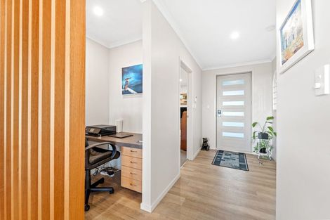 Photo of property in 16 Ruth Craig Place, Stanmore Bay, Whangaparaoa, 0932