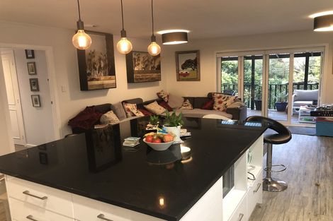 Photo of property in 40 Tamahere Drive, Glenfield, Auckland, 0629