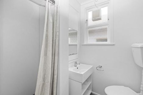 Photo of property in 87 Queens Drive, Lyall Bay, Wellington, 6022