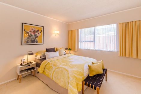 Photo of property in 31 Rewarewa Crescent, Waikanae, 5036