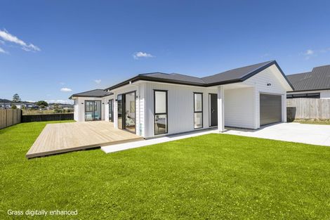 Photo of property in 39 Mcindoe Road, Kumeu, 0810