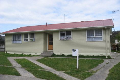 Photo of property in 10 Ngaturi Grove, Wainuiomata, Lower Hutt, 5014