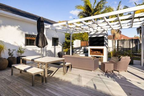 Photo of property in 1 Woodstock Road, Fairfield, Hamilton, 3214
