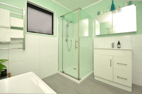 Photo of property in 27a Tahi Terrace, Glen Eden, Auckland, 0602