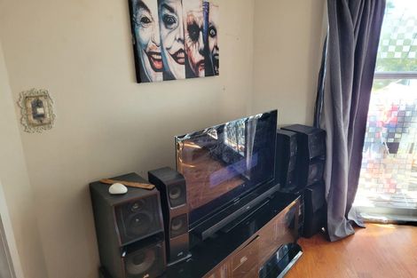 Photo of property in 19 Titchener Street, New Lynn, Auckland, 0600