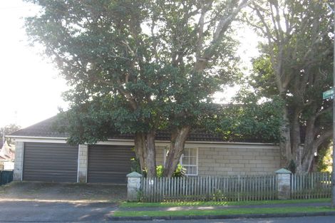 Photo of property in 1/10 Grande Vue Road, Hillpark, Auckland, 2102