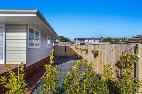 Photo of property in 1a Hikurangi Street, Te Atatu Peninsula, Auckland, 0610