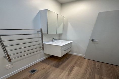 Photo of property in 1/2 Moor Avenue, Te Atatu Peninsula, Auckland, 0610