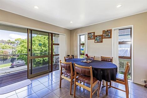 Photo of property in 59 Merriefield Avenue, Forrest Hill, Auckland, 0620