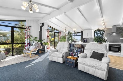 Photo of property in 5 Camellia Avenue, Bell Block, New Plymouth, 4312