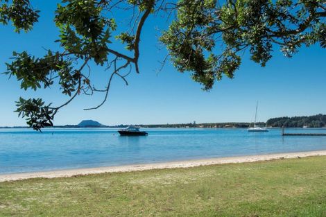 Photo of property in 8 Hauhake Lane, Omokoroa, 3114