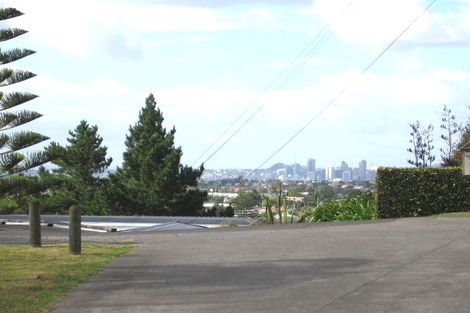 Photo of property in 51 Sunset Road, Totara Vale, Auckland, 0632