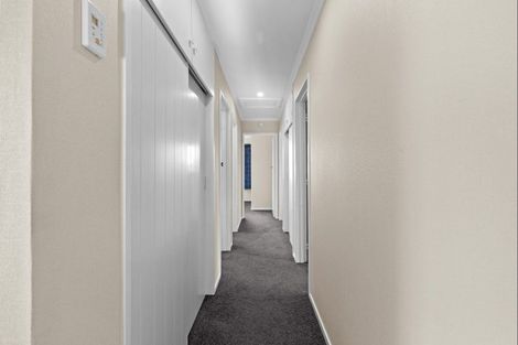 Photo of property in 6 Waltham Court, Cloverlea, Palmerston North, 4412