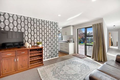 Photo of property in 18 Truscott Grove, Awapuni, Palmerston North, 4412