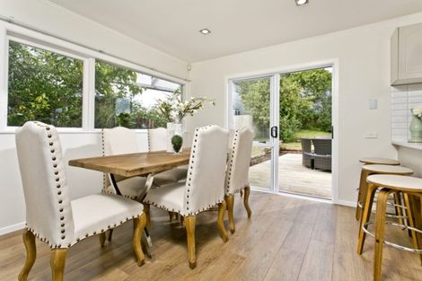 Photo of property in 24 Arrow Road, Forrest Hill, Auckland, 0620