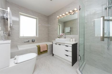 Photo of property in 70 Donegal Park Drive, Flat Bush, Auckland, 2019