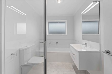 Photo of property in 19 Uatoto Road, Clarks Beach, 2122