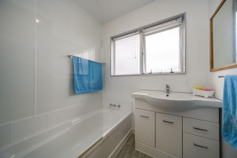 Photo of property in 66 Ruamahanga Crescent, Terrace End, Palmerston North, 4410