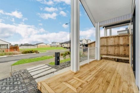 Photo of property in 11 Cronshaw Road, Karaka, Papakura, 2113