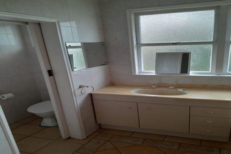 Photo of property in 35 Holland Road, Hillcrest, Auckland, 0627