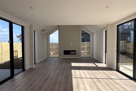 Photo of property in 12 Catalina Avenue, Rosehill, 2113