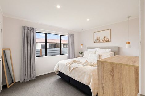 Photo of property in 100 Hillcrest Drive, Kelvin Grove, Palmerston North, 4414