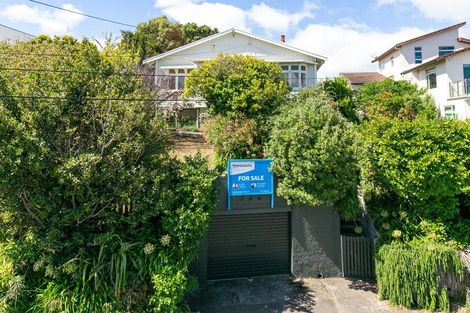 Photo of property in 102 Nevay Road, Karaka Bays, Wellington, 6022