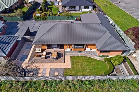 Photo of property in 7 Thicket Close, Redwood, Christchurch, 8051