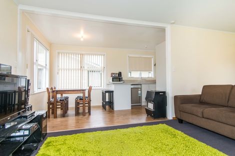 Photo of property in 37 Tarata Crescent, Mangere Bridge, Auckland, 2022